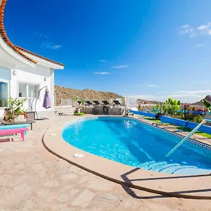 https://villa-sara-in-costa-adeje.tenerifehoteles.net